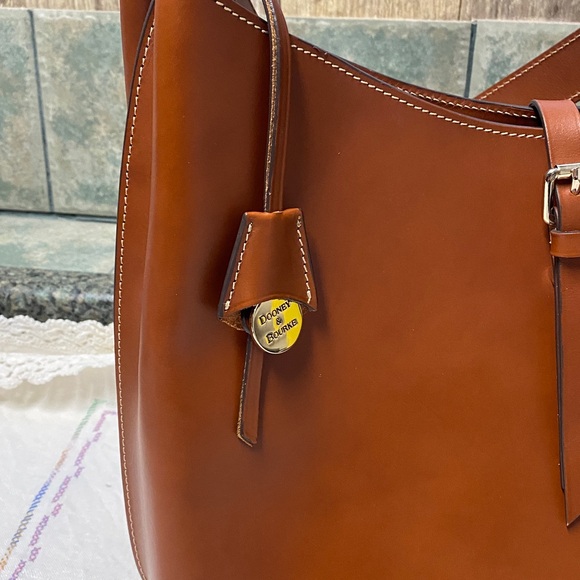 Dooney & Bourke Alto ShoulderBag 13” x 11” x 5.5” & Dust-bag pre-owned - Picture 3 of 13